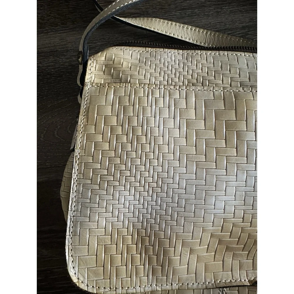 Patricia Nash Cream Crossbody Bag Color: Rattan Real Leather STYLE: P457323 - Picture 8 of 13